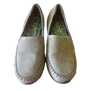 NWOT Skechers Womens Grey Suede Relaxed Fit Air Cool Memory Foam Loafer Size 7.5